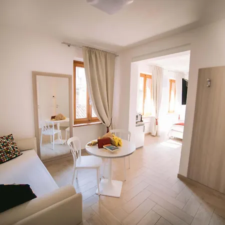 Casa Cavour 4* 加尔达