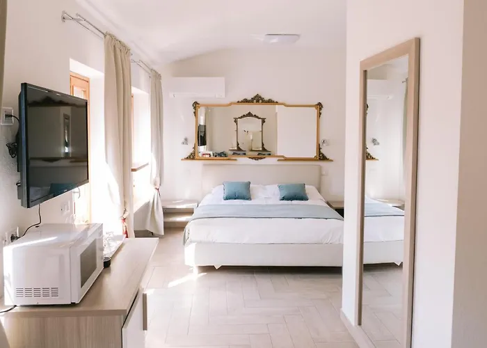 Casa Cavour בית הארחה 4*